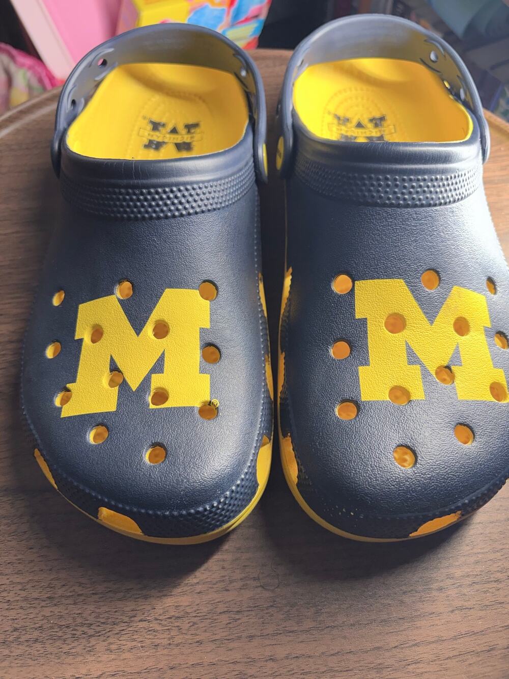 Crocs Unisex Classic Collegiate Clog - University of Michigan